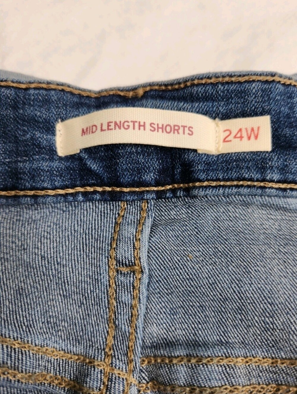 Levi's Shorts Womens plus Size 24W Mid Rise Distressed Cuffed Blue Denim NWT 03 - Picture 6 of 9